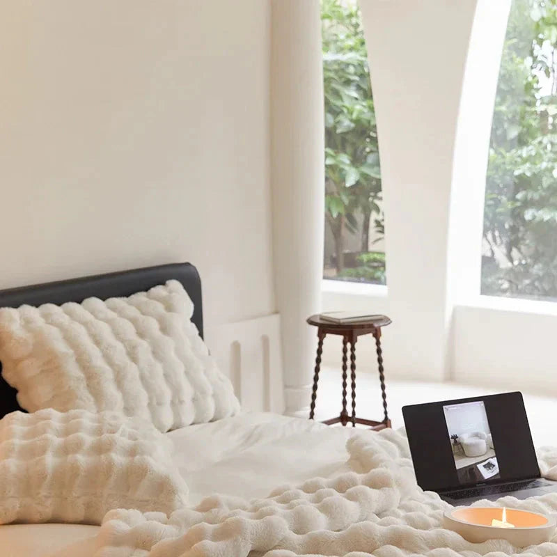 Veloura | Coperta e Cuscino in Pelliccia Sintetica Set Decorazione per la Casa Morbida e Pelosa