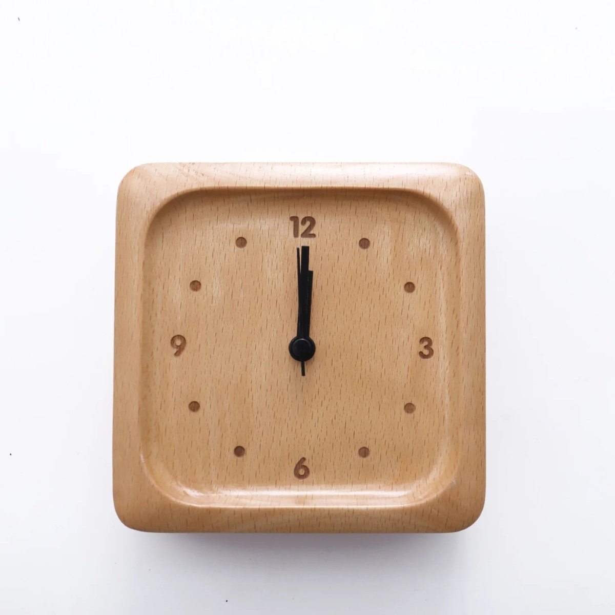 WOODMORN – Sveglia elegante in legno di faggio per una casa stilosa