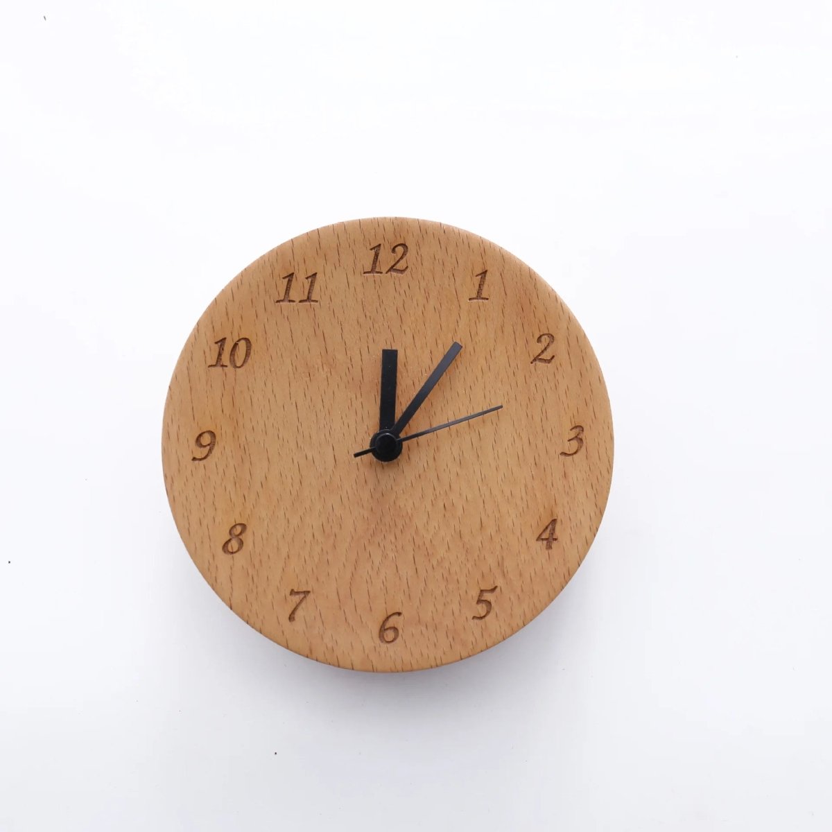 WOODMORN – Sveglia elegante in legno di faggio per una casa stilosa