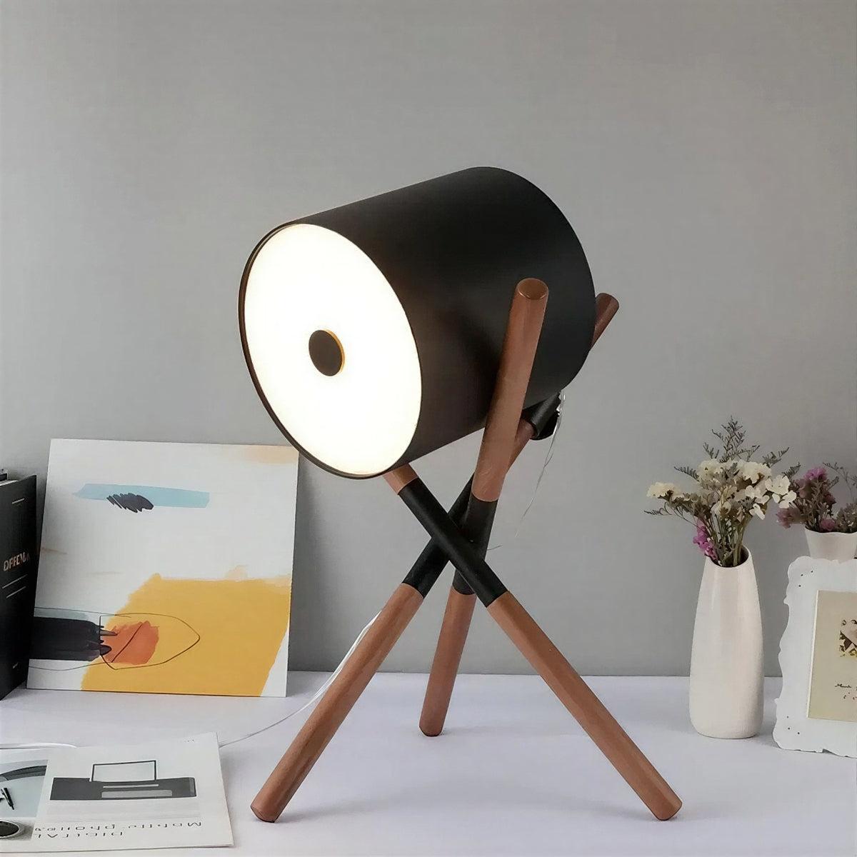 Lampada da Tavolo con Base a Treppiede e Paralume Cilindrico