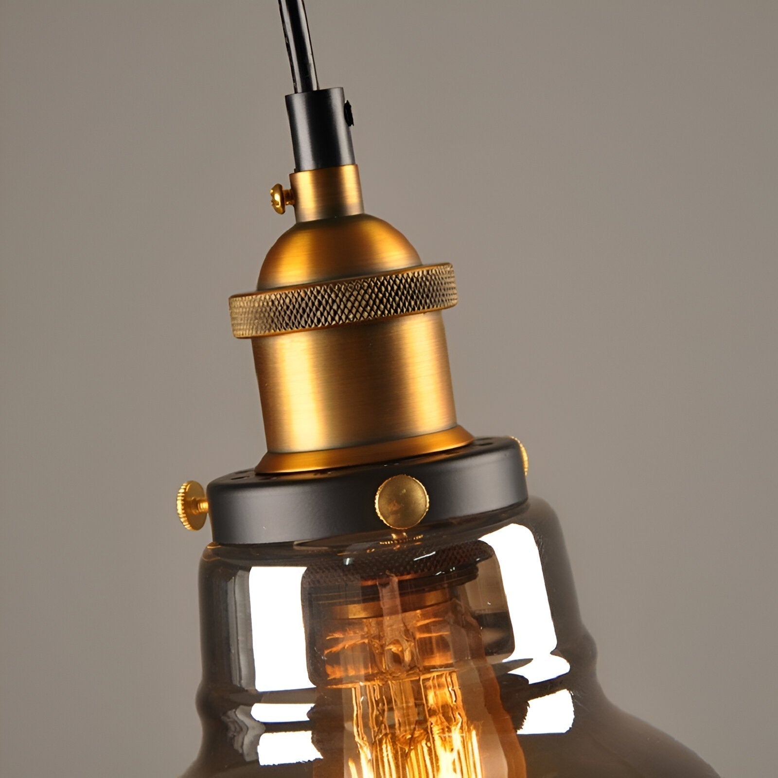 Lampada a sospensione in vetro colorato con attacco in ottone