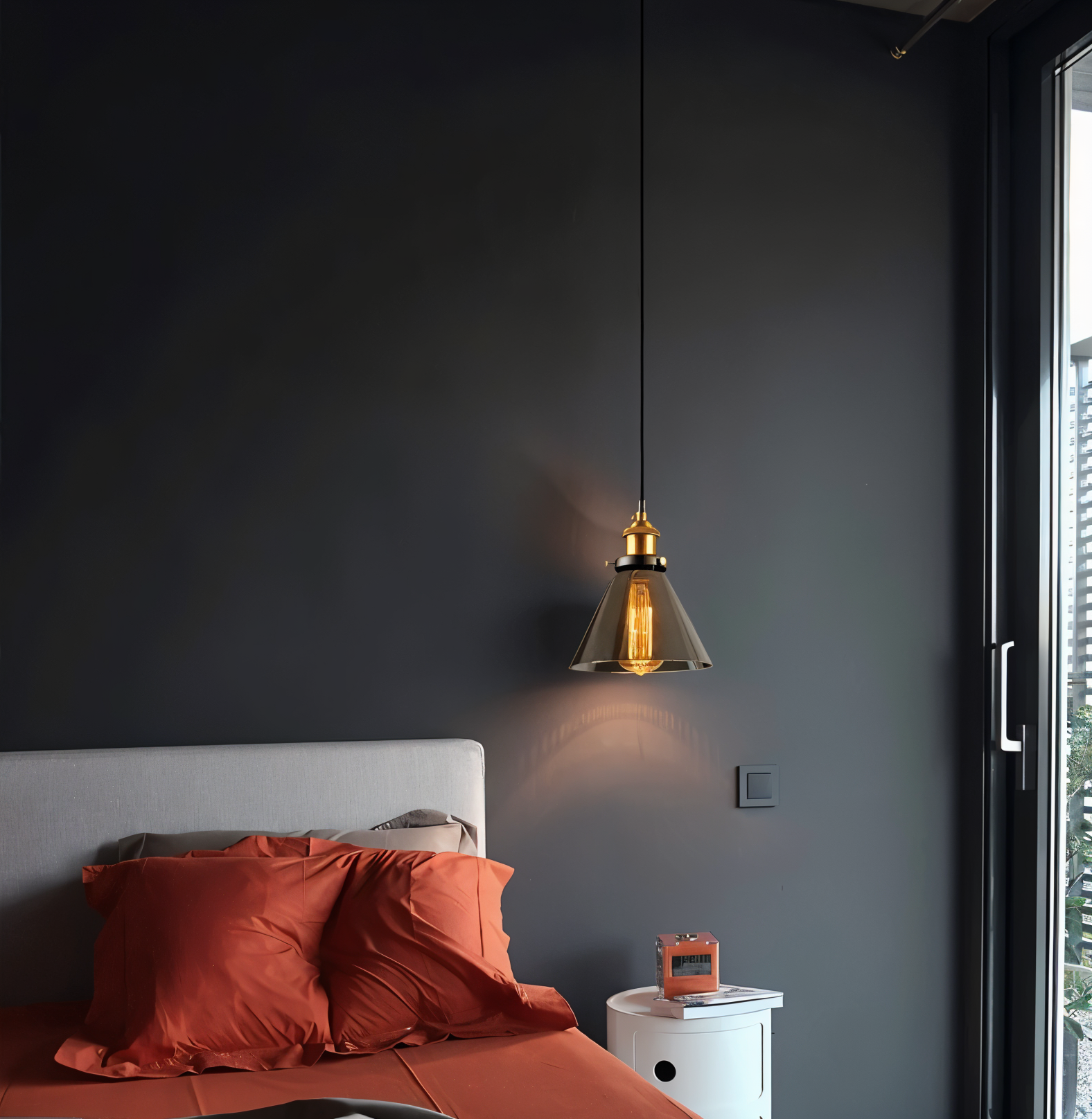 Lampada a sospensione in vetro colorato con attacco in ottone