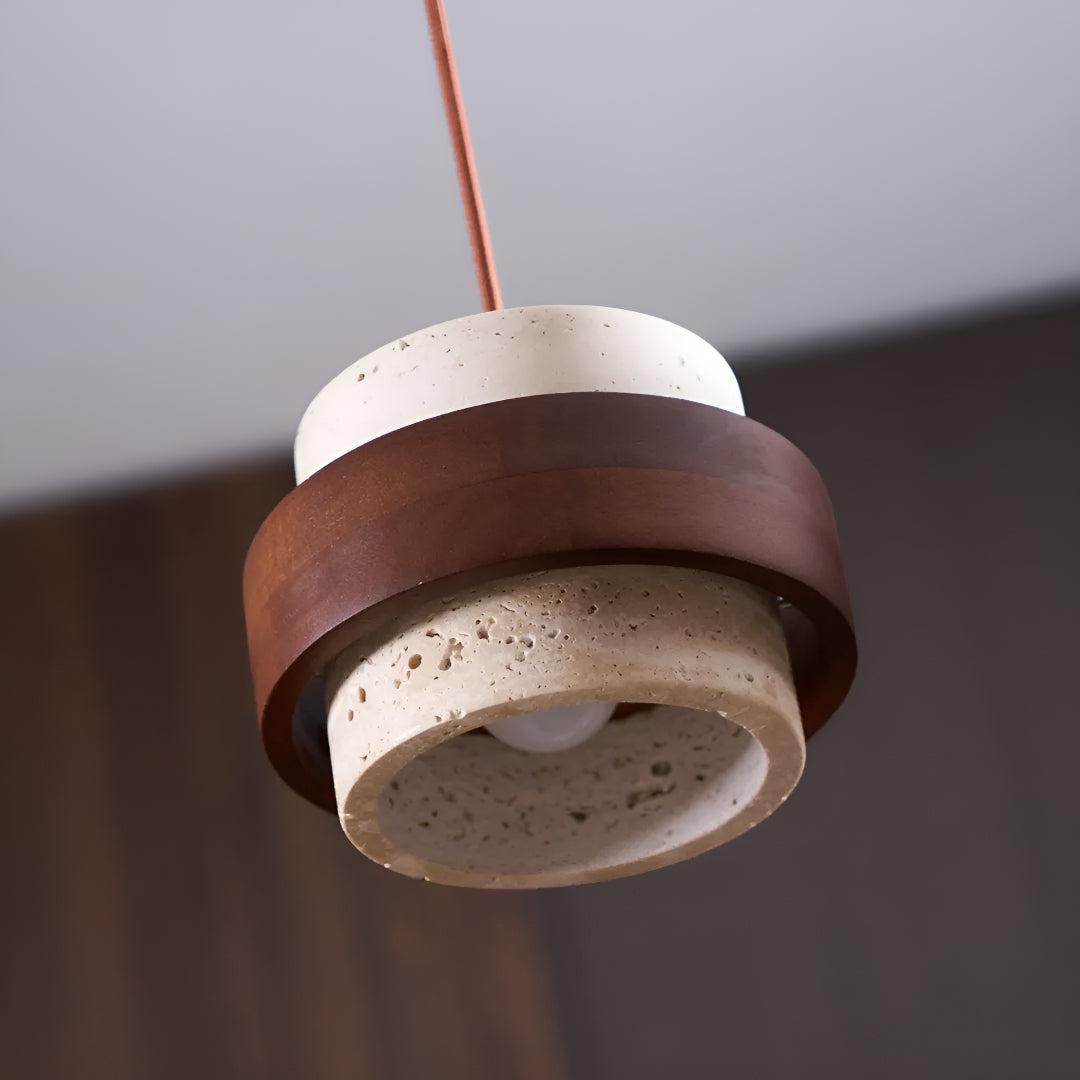 Illuminazione a Sospensione in Travertino per Isola Cucina e Zona Pranzo