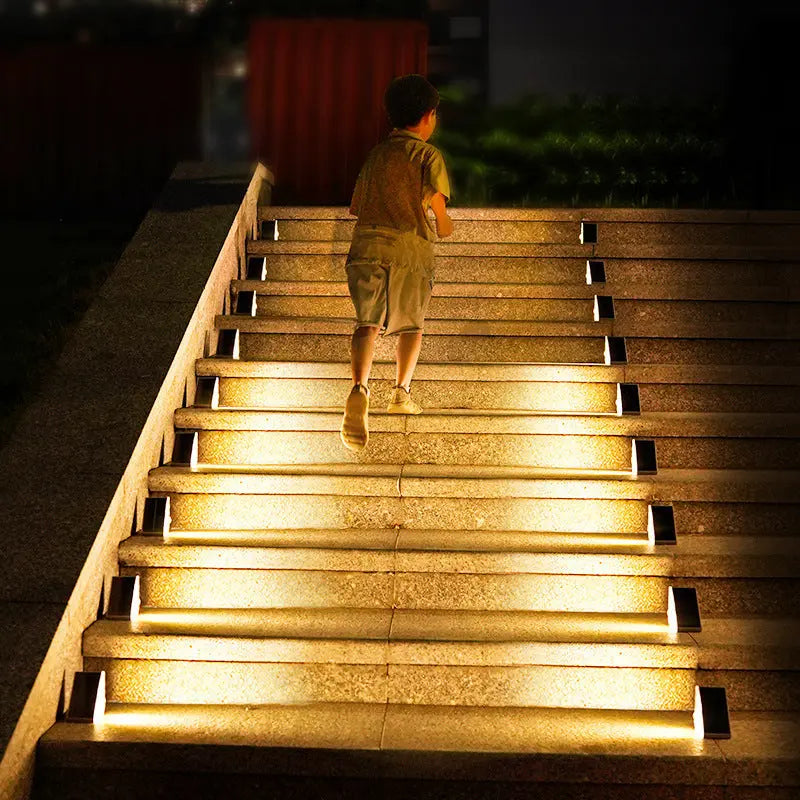 Luce per scale | Controllo automatico della luminosità | Resistente alle intemperie | StepGlow