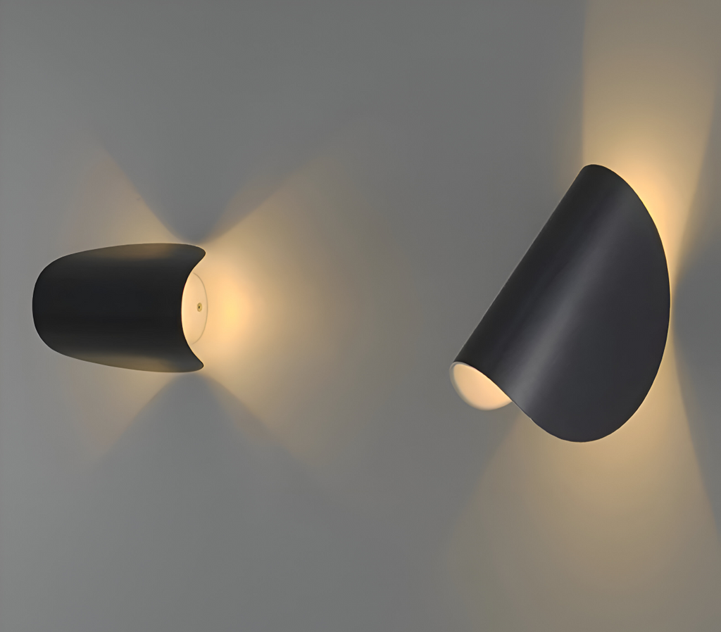 Lampada da Parete Curva in Metallo Rotabile Moderna