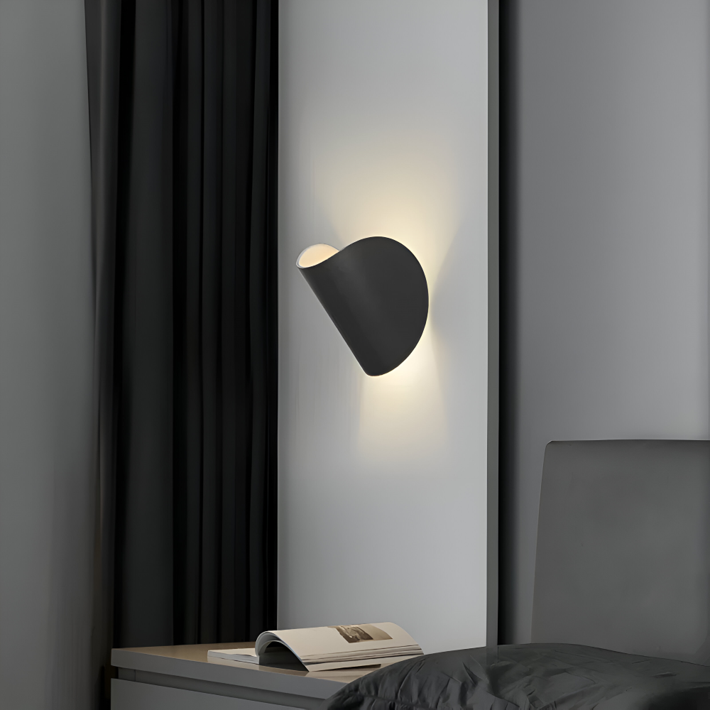 Lampada da Parete Curva in Metallo Rotabile Moderna