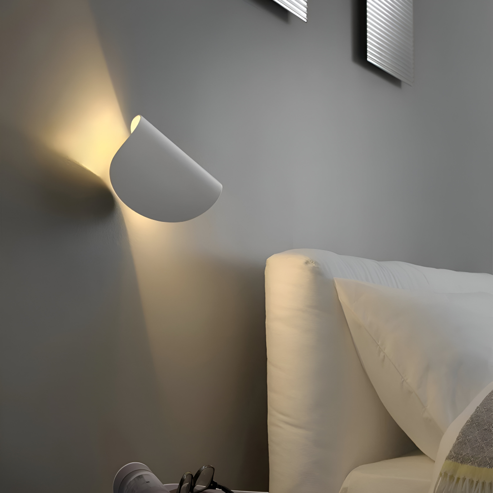 Lampada da Parete Curva in Metallo Rotabile Moderna