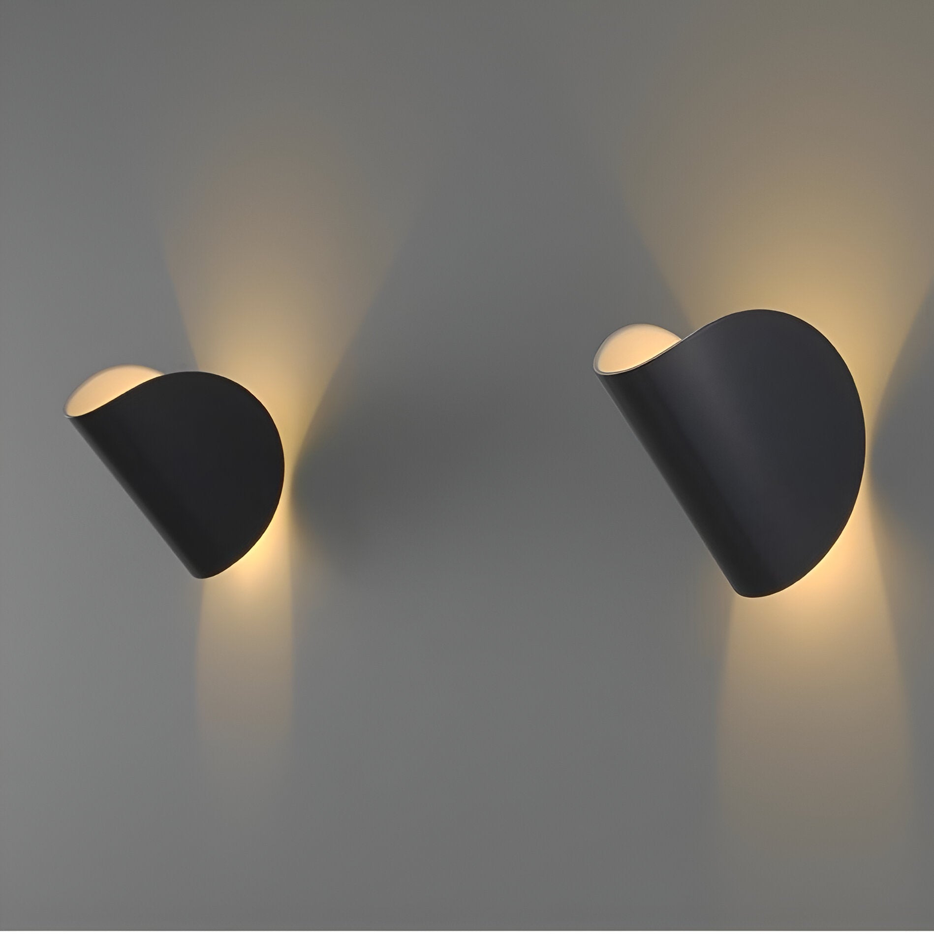 Lampada da Parete Curva in Metallo Rotabile Moderna