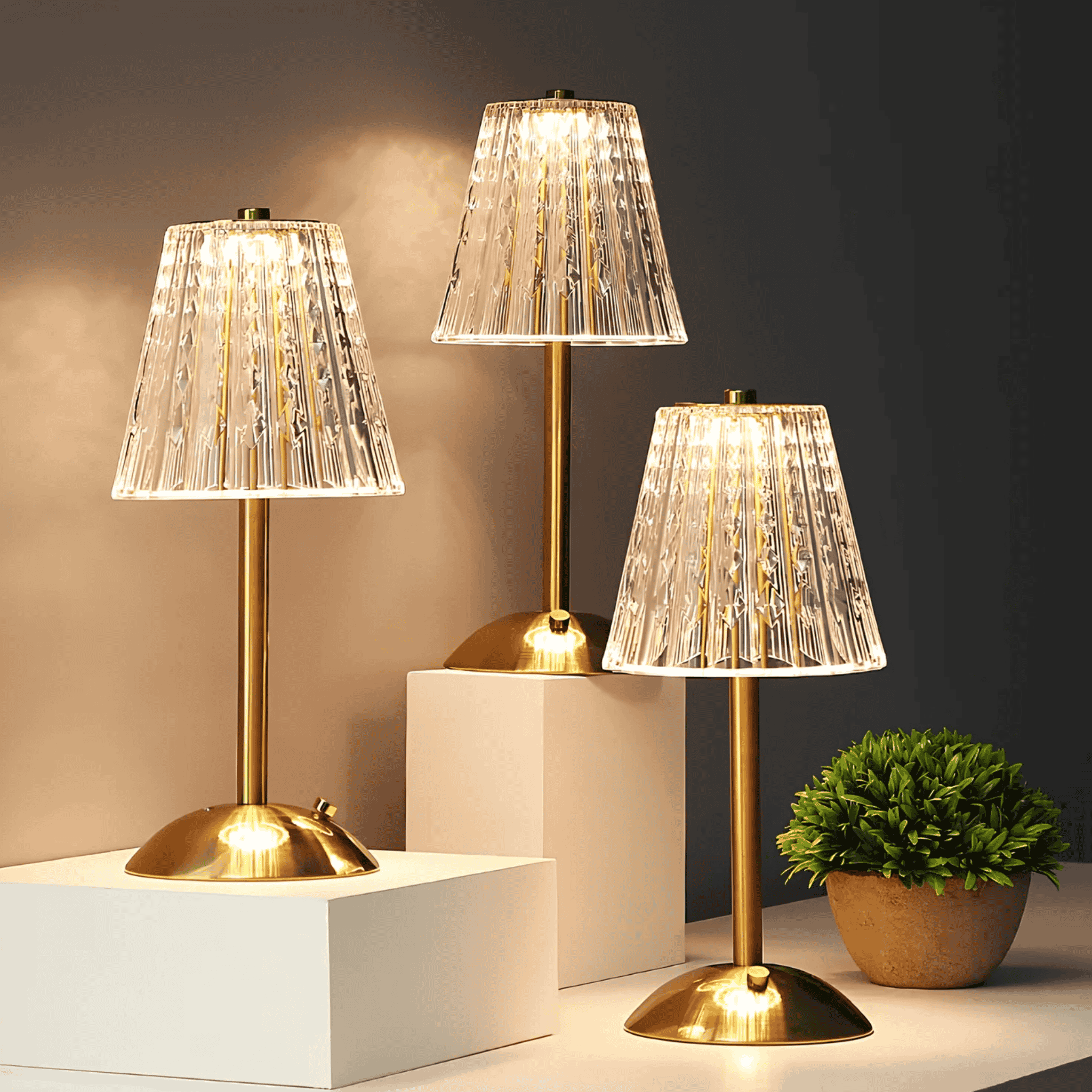 Lampada da Tavolo Ricaricabile con Paralume in Vetro Rigato e Luce LED