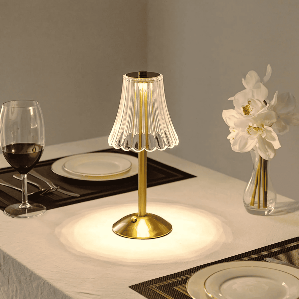 Lampada da Tavolo Ricaricabile con Paralume in Vetro Rigato e Luce LED