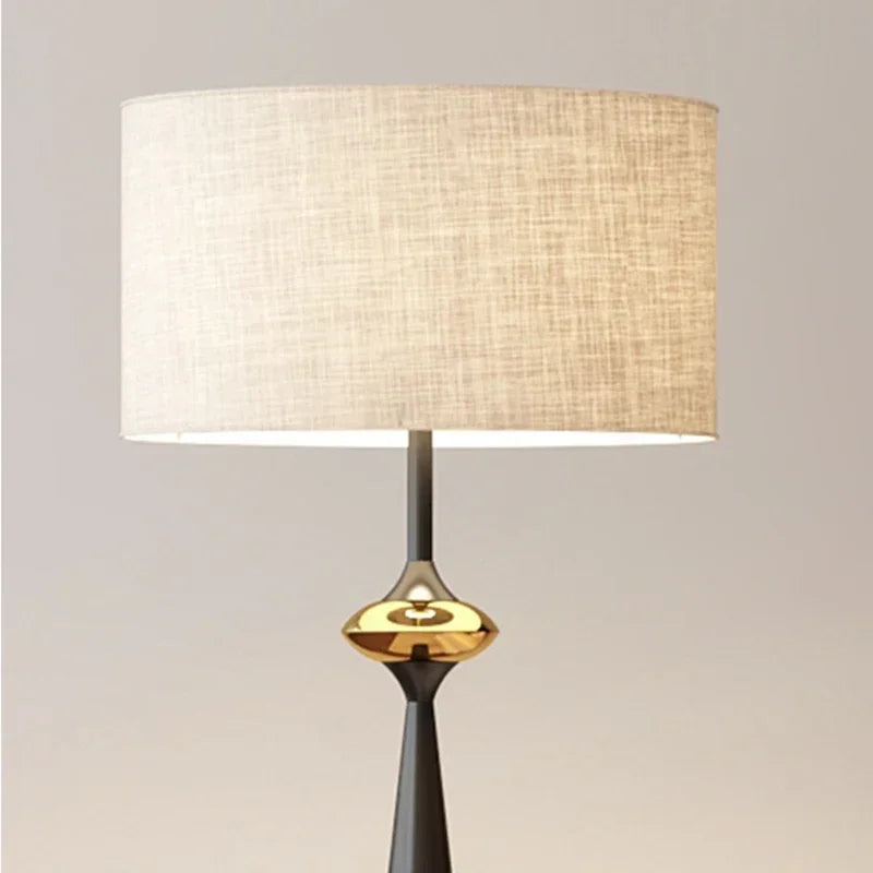 Dixora – Lampada da Terra Japandi con Design Conico