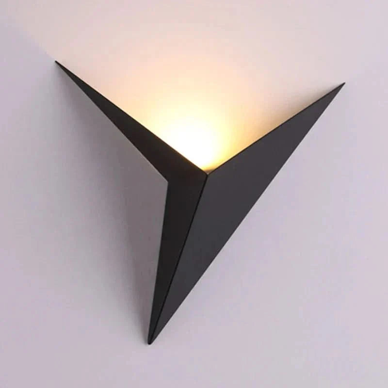 Lampada da Parete Triangolare LED Moderna per Interni Eleganti