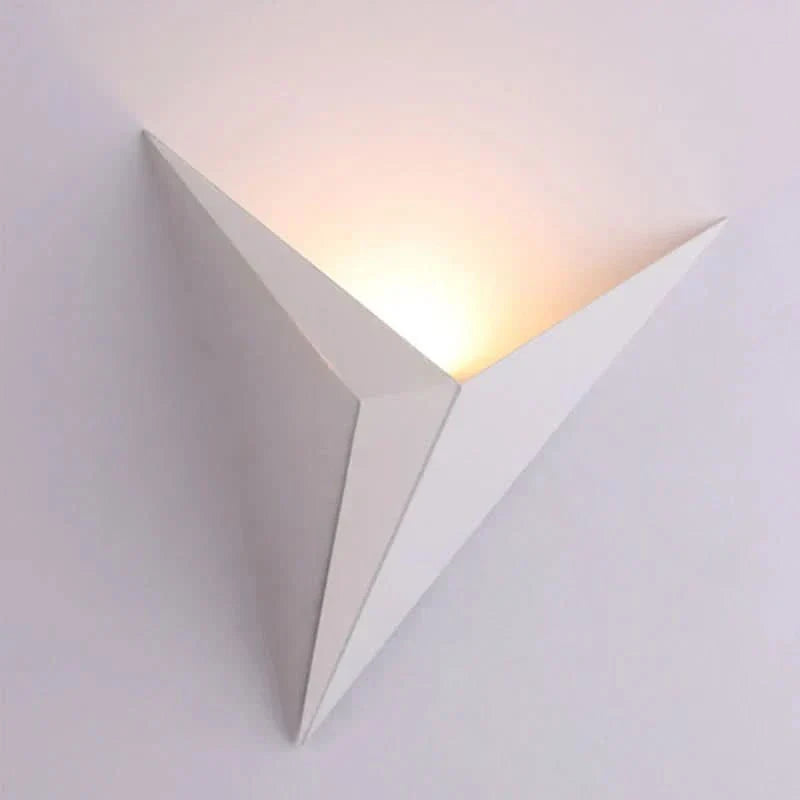 Lampada da Parete Triangolare LED Moderna per Interni Eleganti
