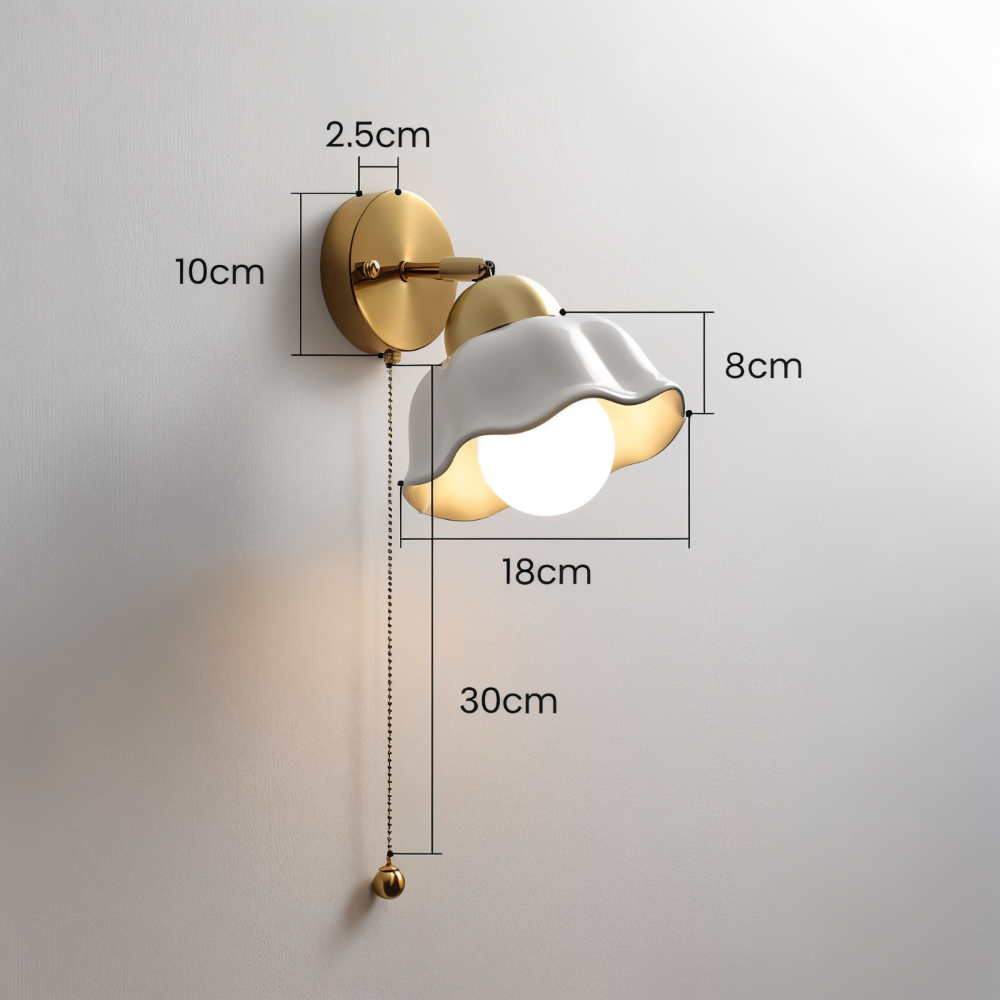 FleurLume – Lampada da Parete in Bianco e Oro con Design Floreale Francese Classico per Camera da Letto