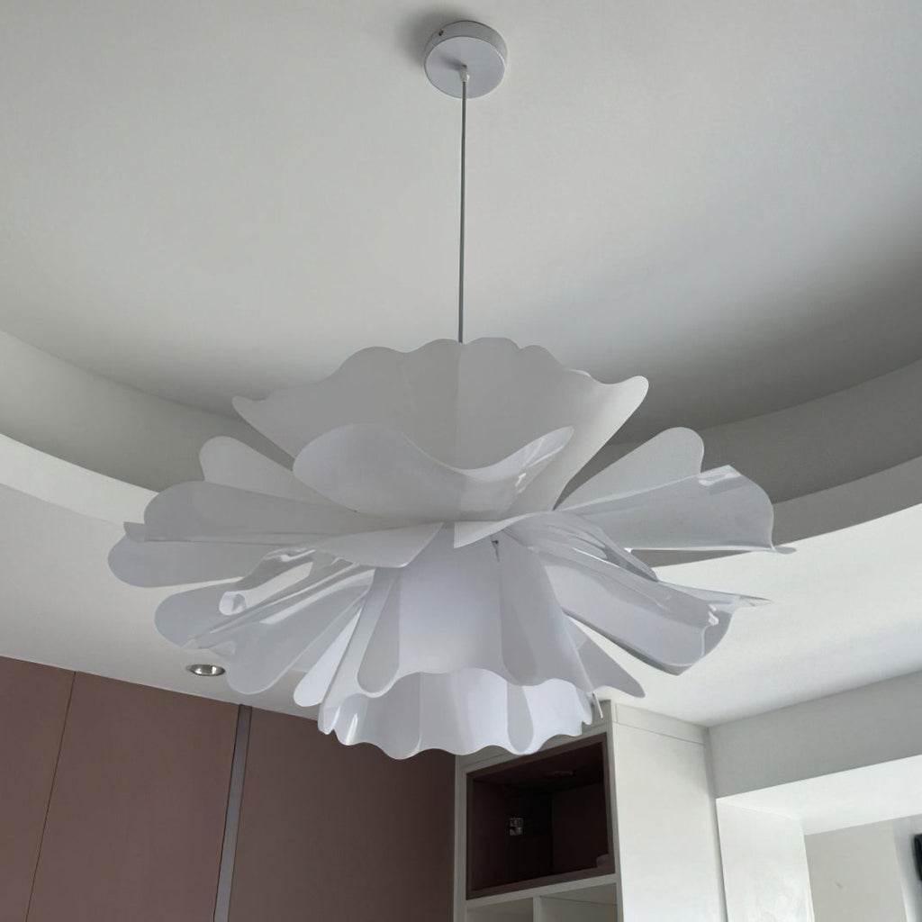 Nerovia | Sospensione Moderna con Fiore Bianco e Luce Ambientale Morbida