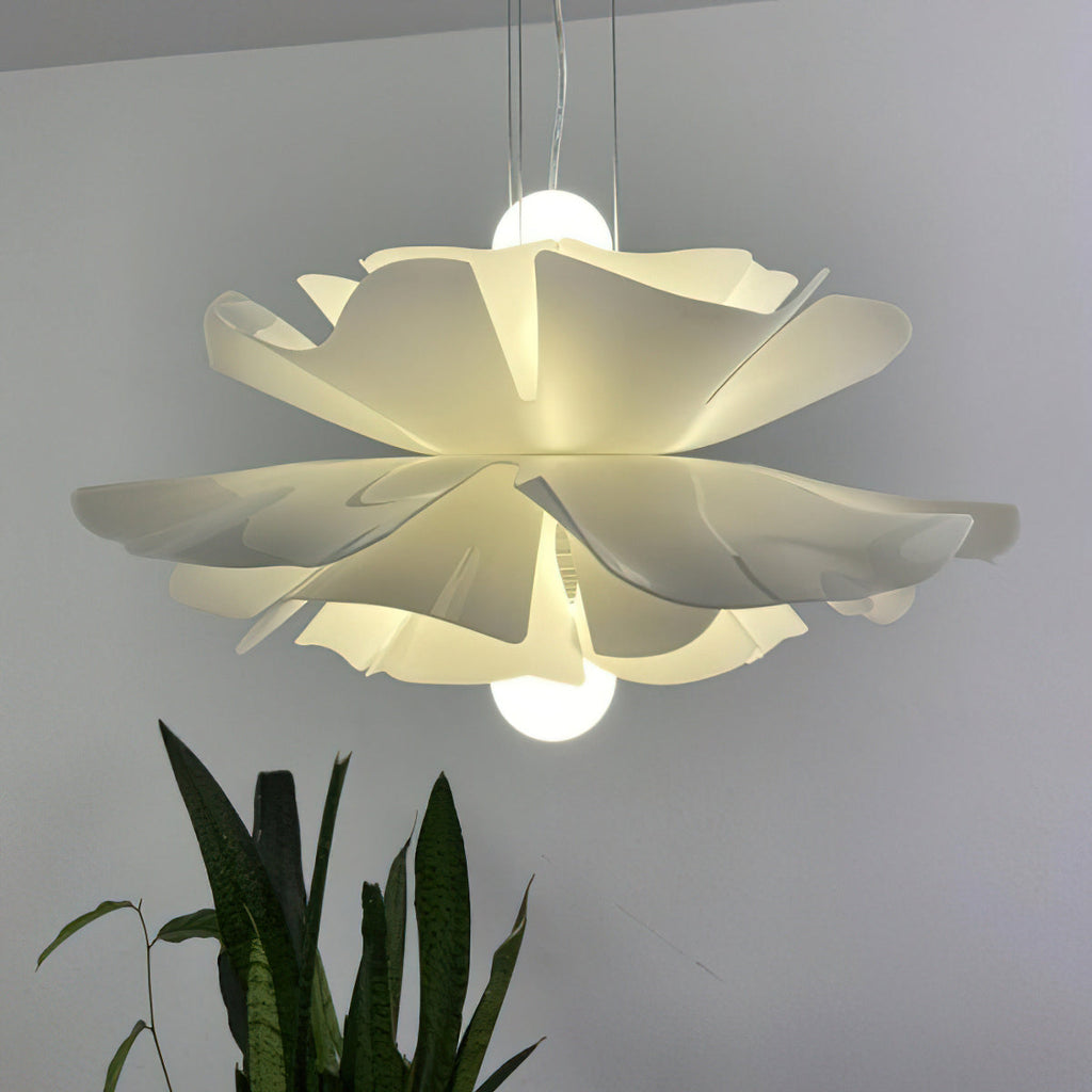 Nerovia | Sospensione Moderna con Fiore Bianco e Luce Ambientale Morbida