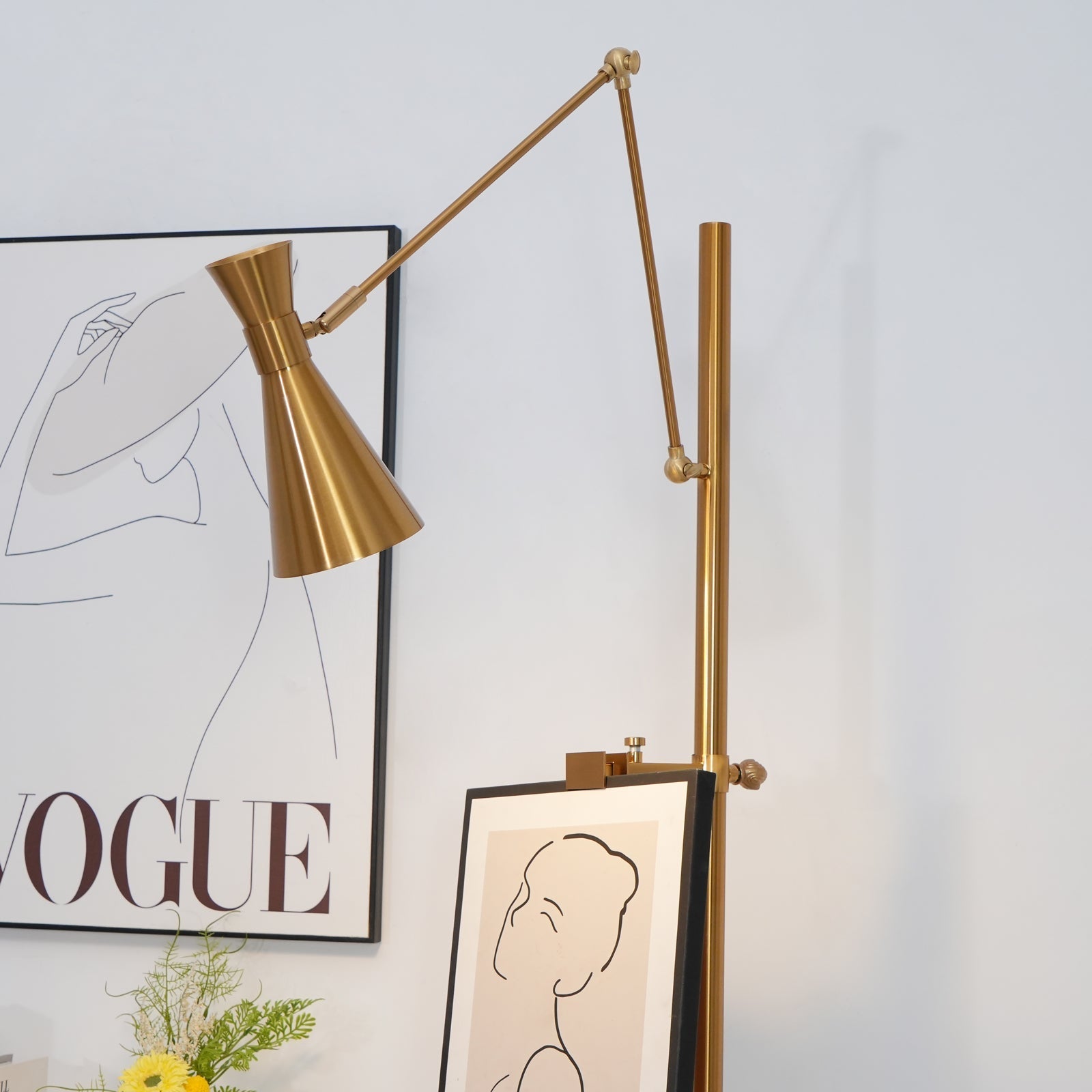 Seraya | Luce da pavimento per esposizione artistica con base in marmo per illuminazione interna elegante