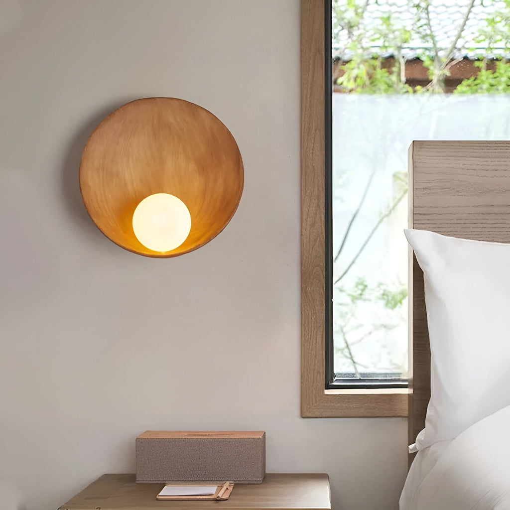 Kanso – Lampada da Parete Japandi con Vetro Opale e Dettagli in Legno