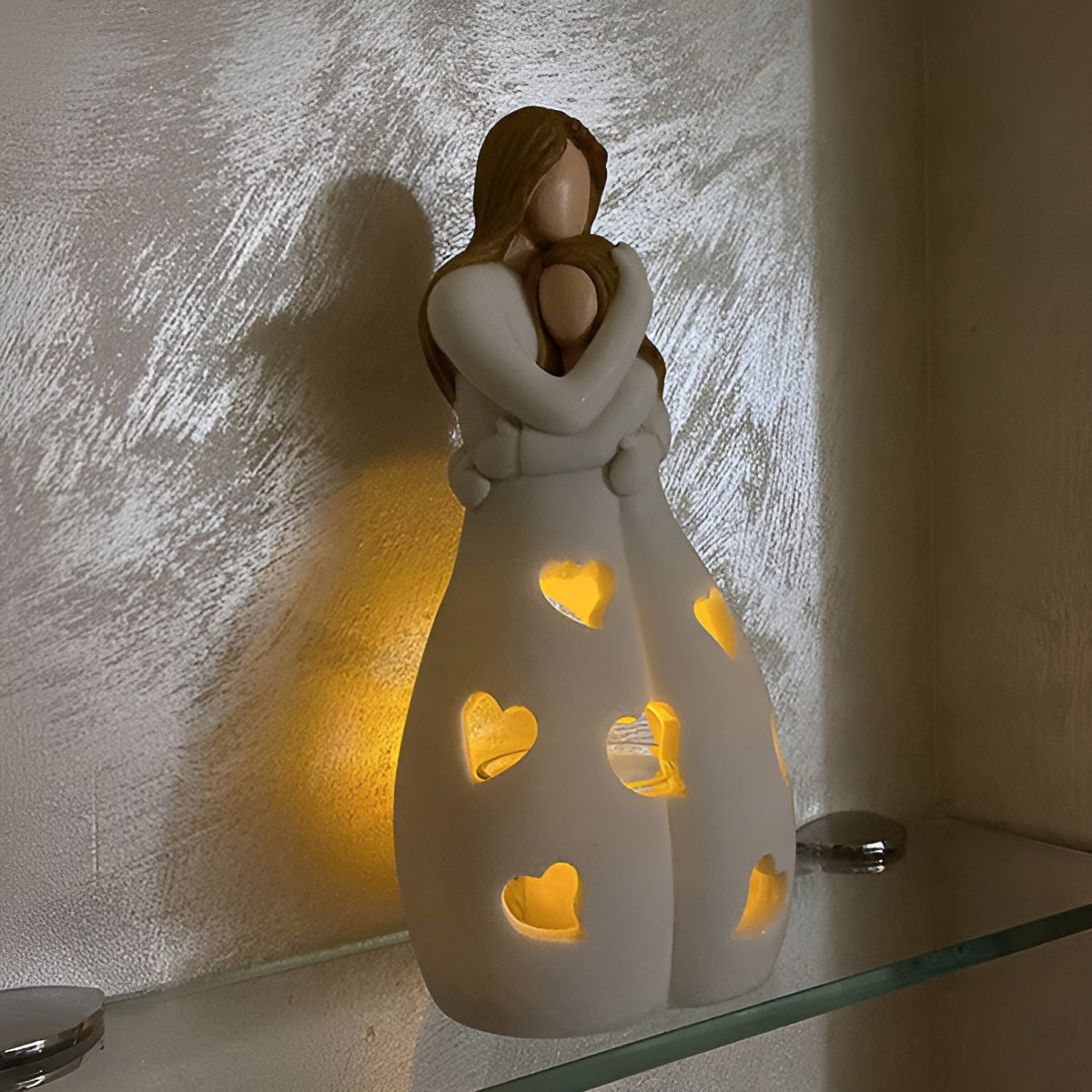 Figura di Madre e Figlia Abbracciante Porta Candela Flickering - LoveGlow
