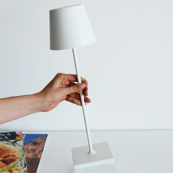 Lampada da tavolo wireless 2025 con dimmer touch