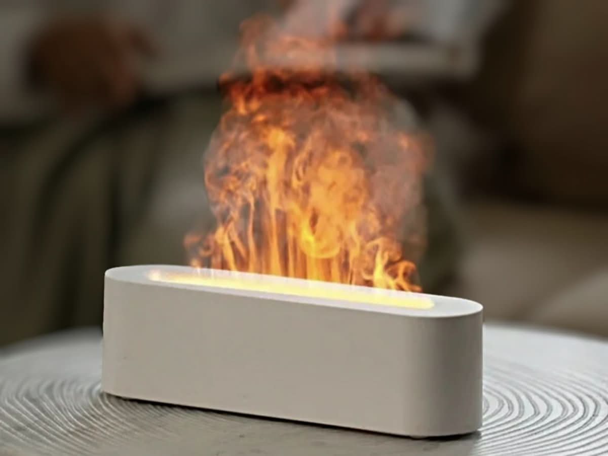 Umidificatore d'aria con effetto fiamma e diffusore di aromaterapia