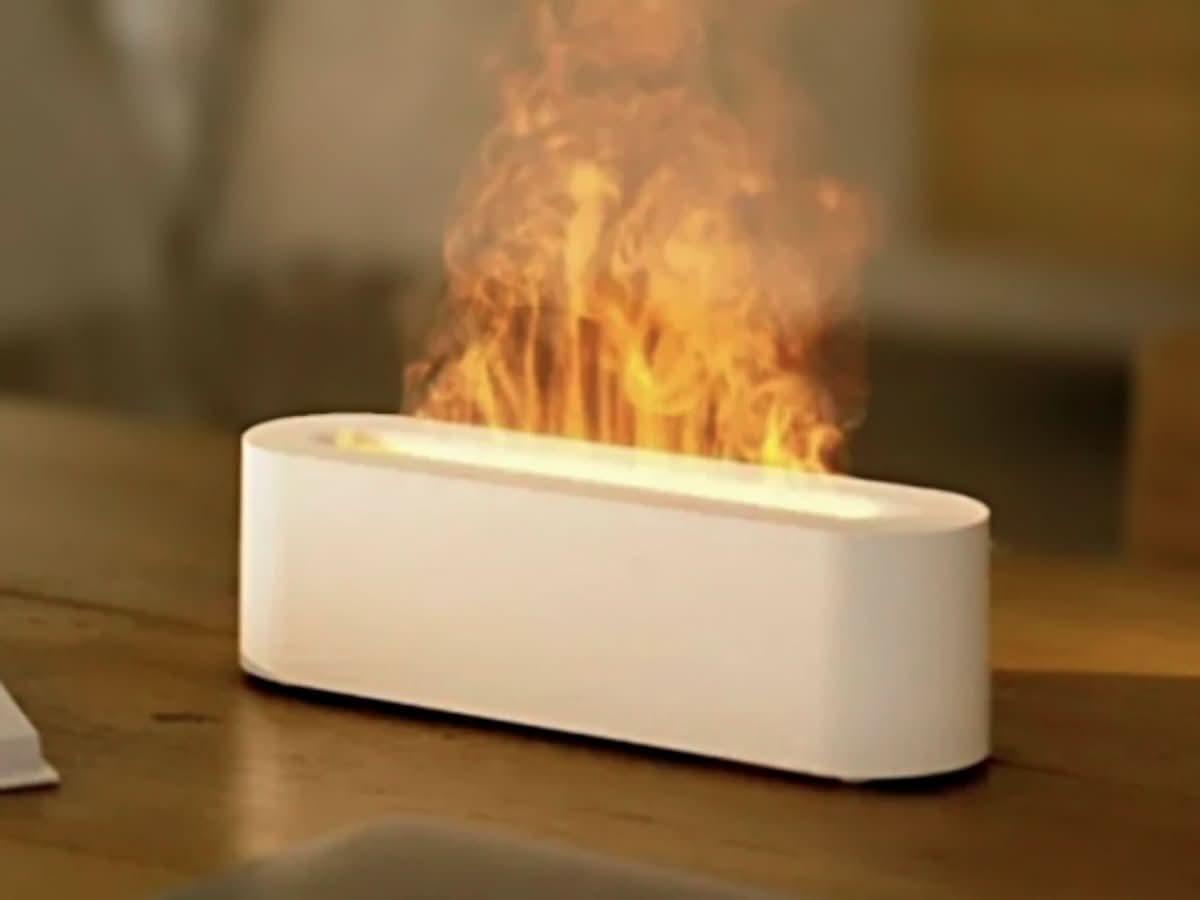 Umidificatore d'aria con effetto fiamma e diffusore di aromaterapia