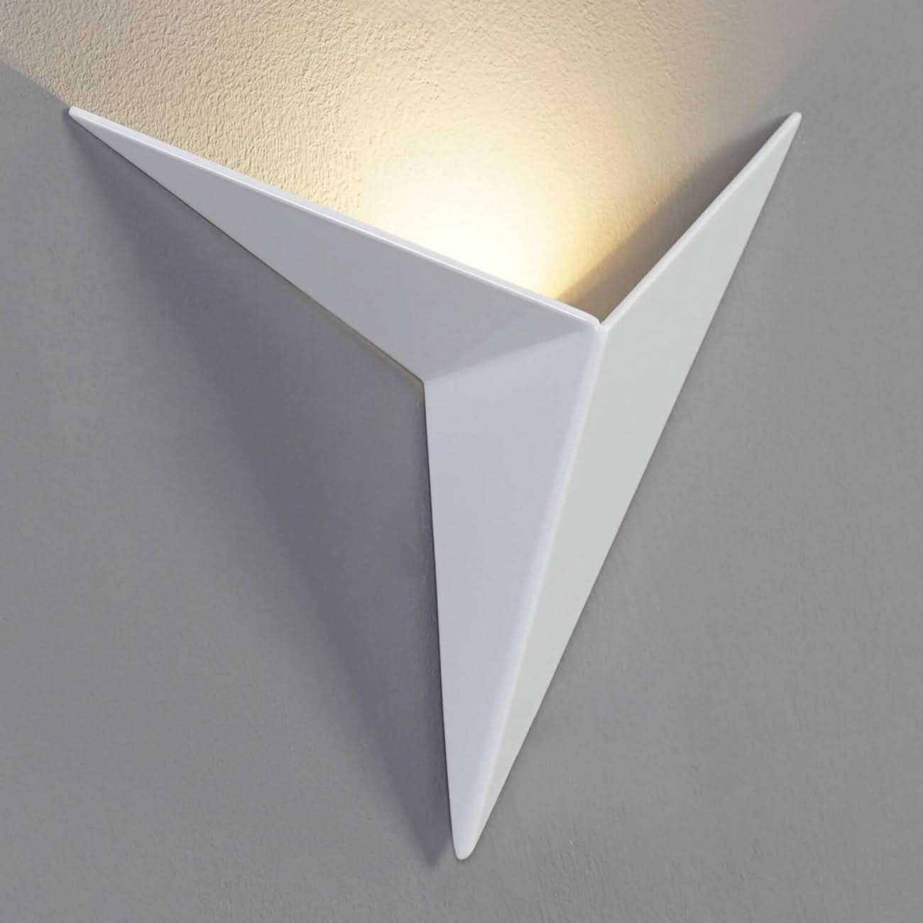 Lampada da Parete Triangolare LED Moderna per Interni Eleganti