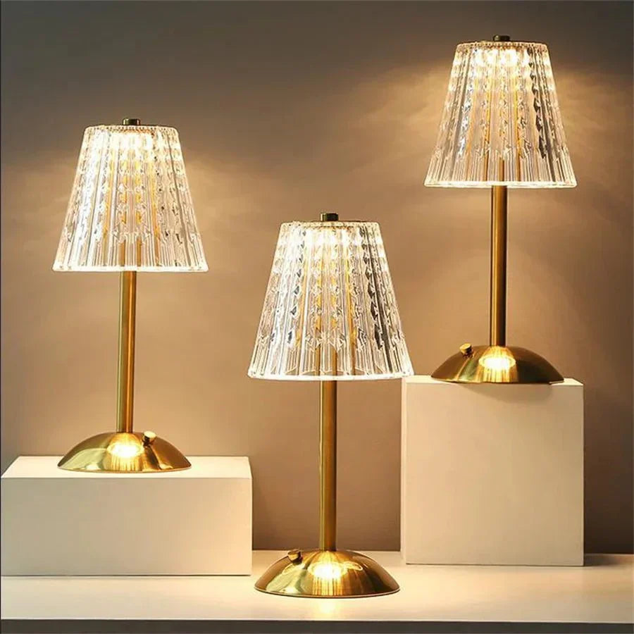 Lampada da Tavolo Elegante con Attivazione Touch e Finitura Oro