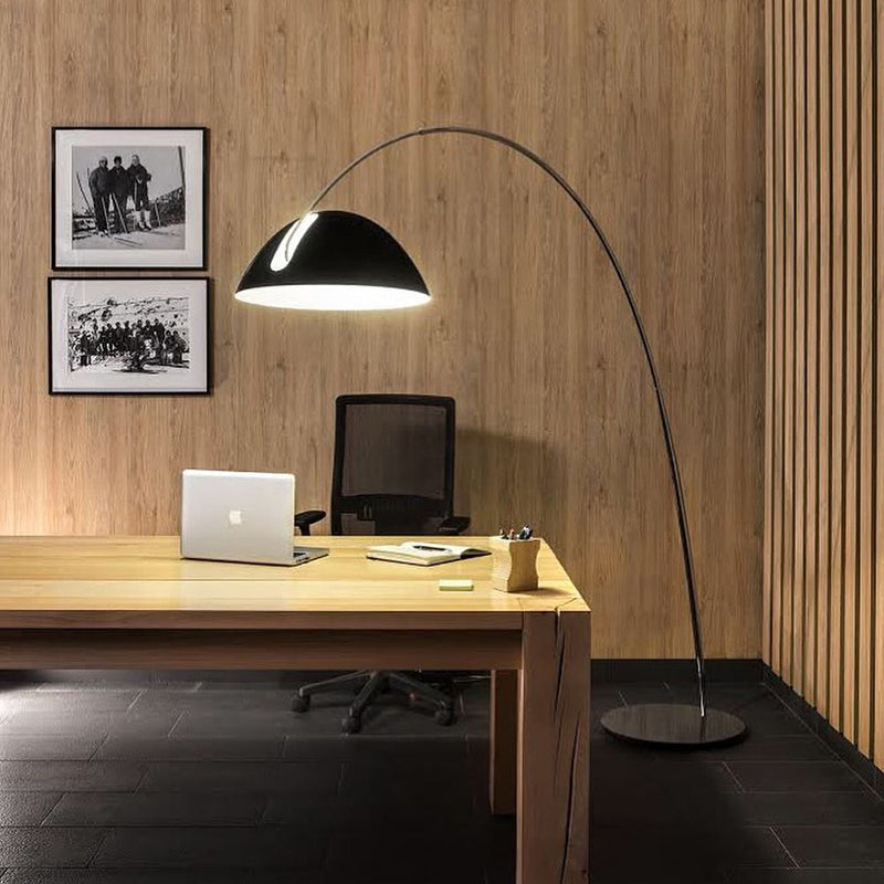 Lampada da Terra in Metallo Nero con Base Rotonda