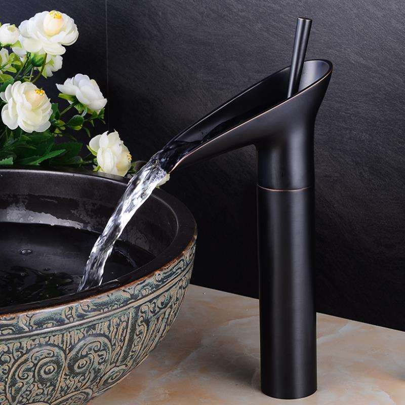 Antico Rubinetto a Cascata per Bagno