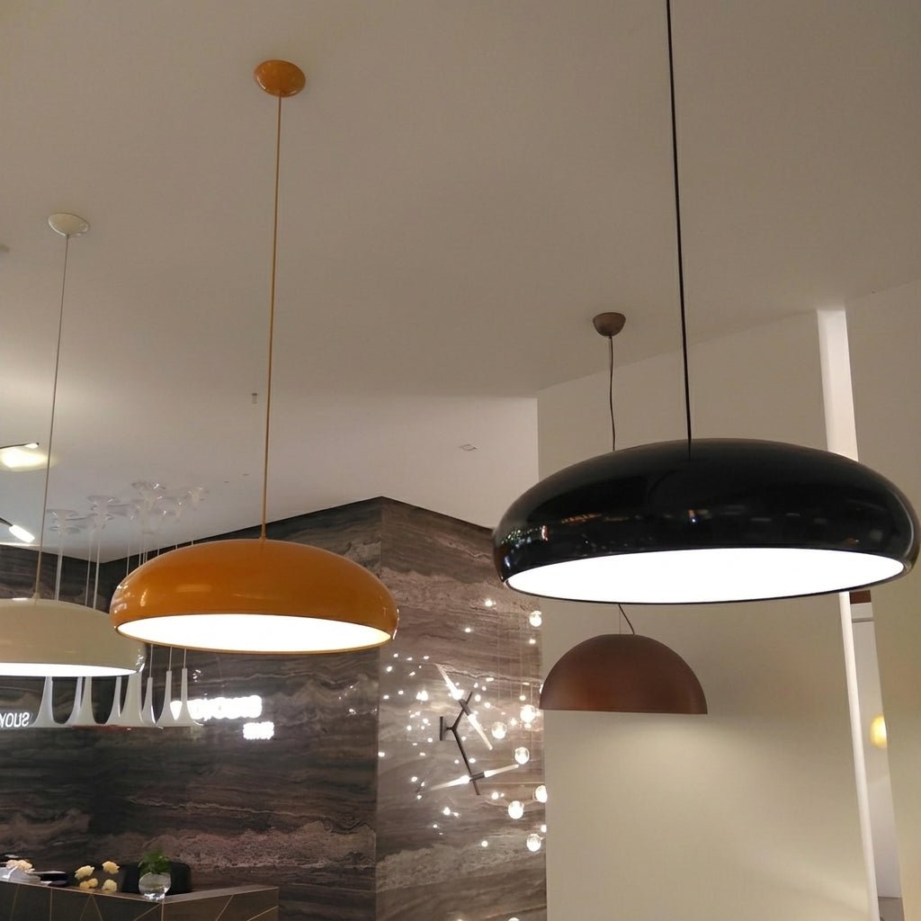 Lampada a sospensione Bauhaus con paralume a semisfera lucido