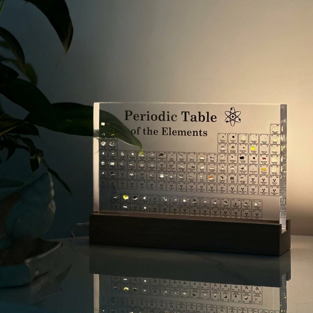 Lampada da tavolo decorativa in acrilico con sistema periodico illuminato
