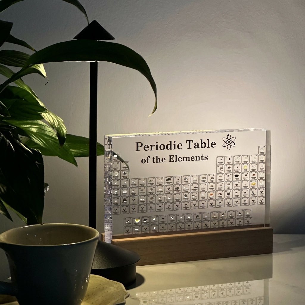 Lampada da tavolo decorativa in acrilico con sistema periodico illuminato