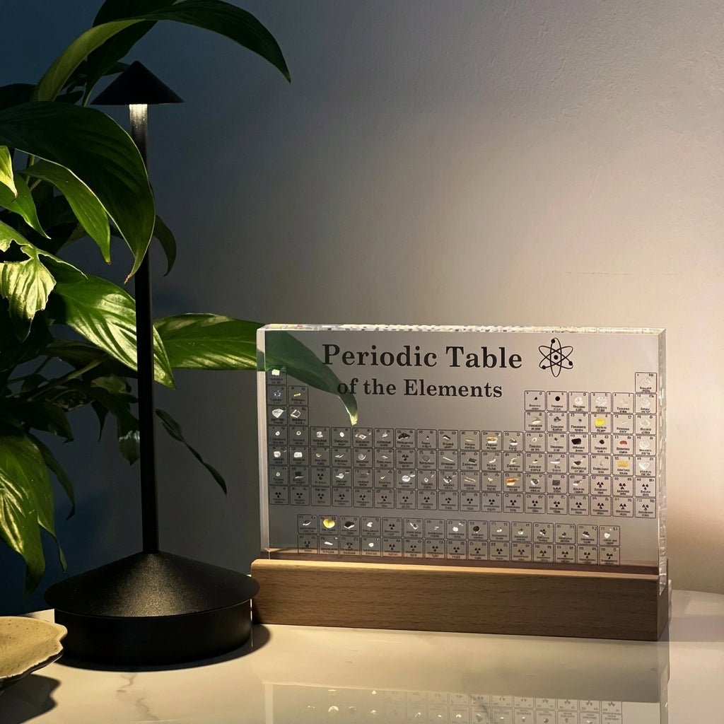 Lampada da tavolo decorativa in acrilico con sistema periodico illuminato
