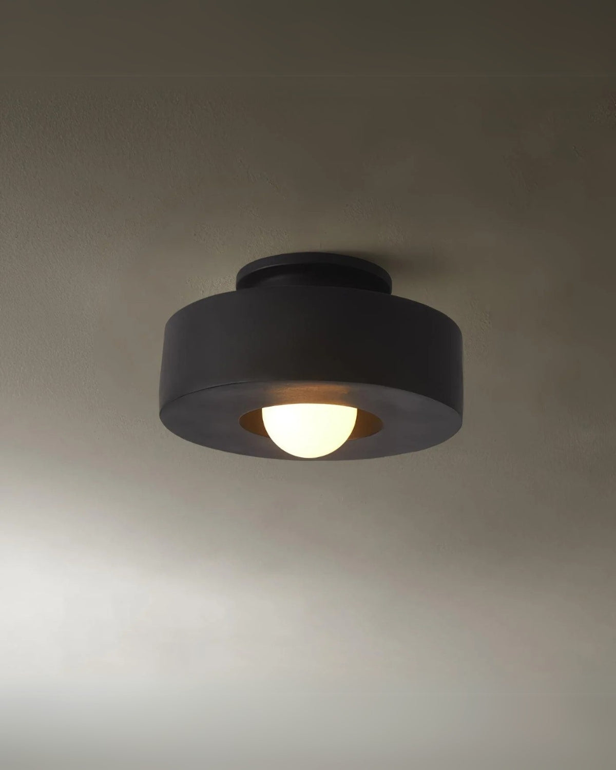 Velmira | Illuminazione a soffitto scultorea a LED con luce bianca calda 3000K per interni moderni