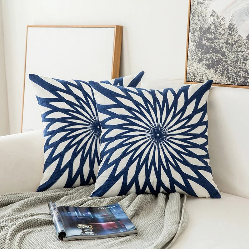 Auralithe - Cuscino Ricamato Blu con Motivo Ornamentale