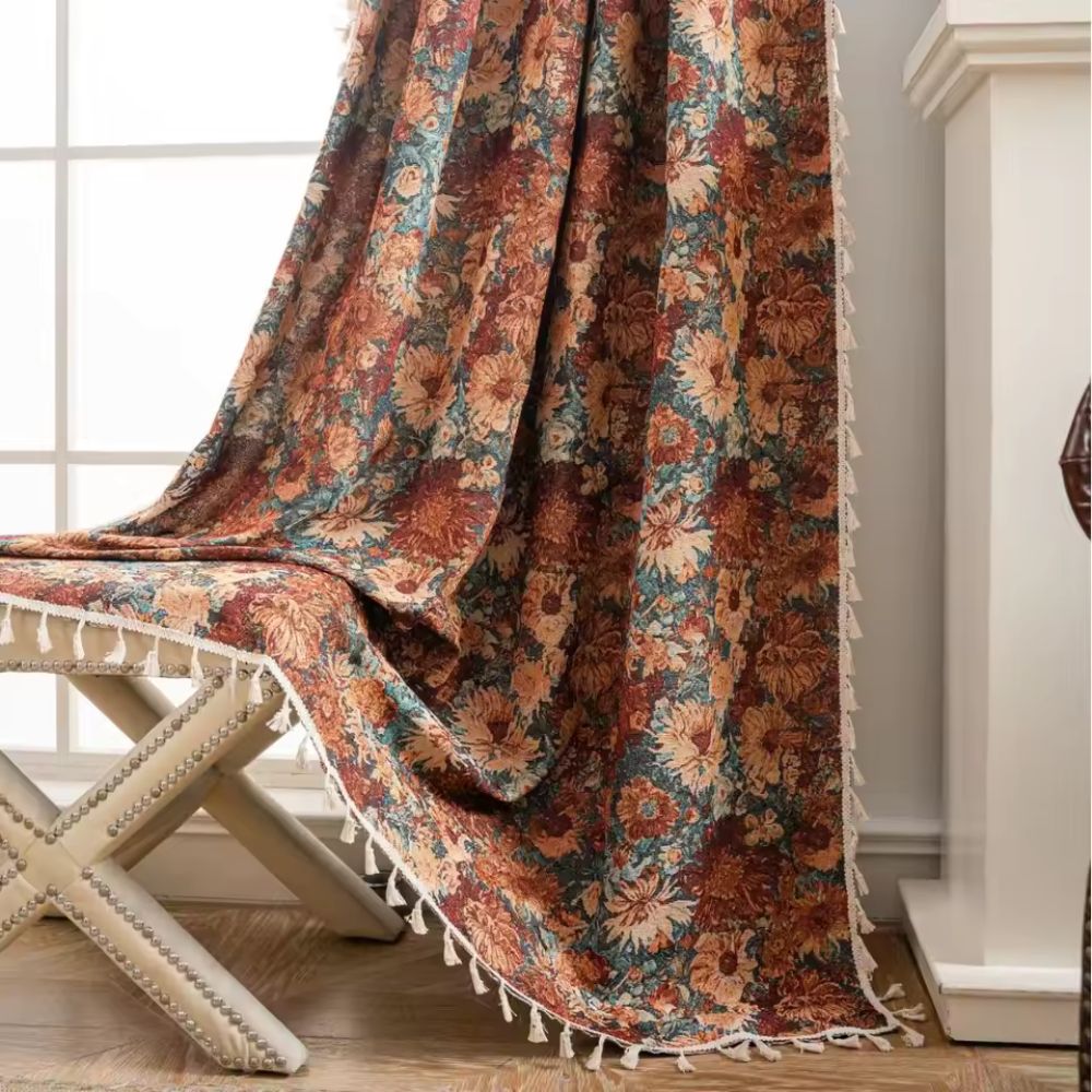 Tenda floreale in stile vintage per un'atmosfera classica negli ambienti