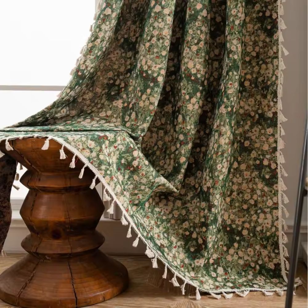 Tenda floreale in stile vintage per un'atmosfera classica negli ambienti