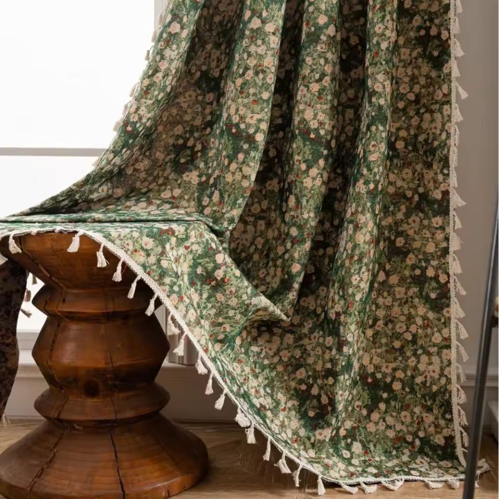 Tenda floreale in stile vintage per un'atmosfera classica negli ambienti