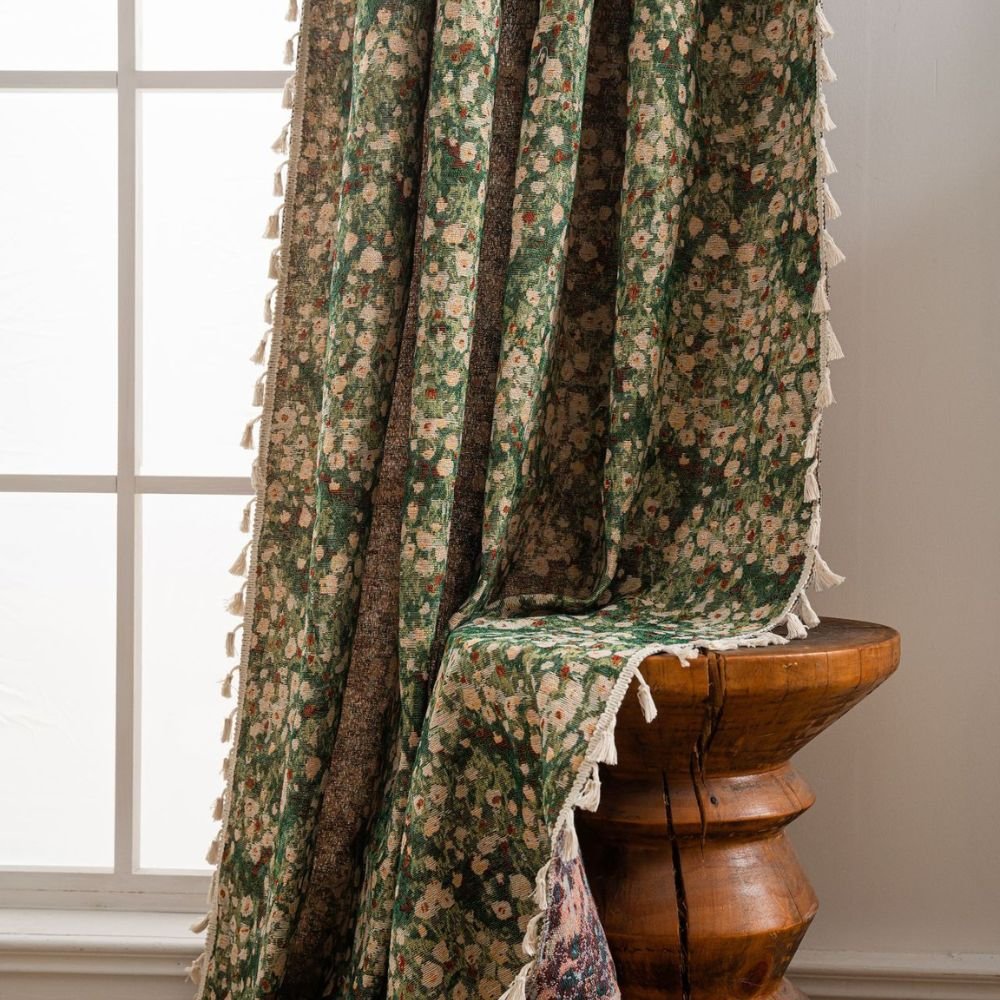 Tenda floreale in stile vintage per un'atmosfera classica negli ambienti