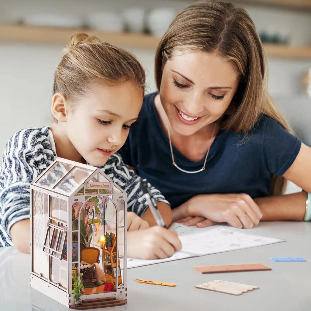 BOOKGARDEN – Kit per Angolo Libri Casa Giardino per Esposizione su Mensola e Facile Assemblaggio