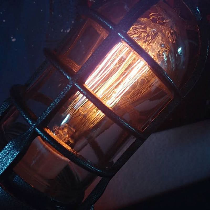 Lampada da Tavolo Steampunk a Razzo con Luce Fiamma
