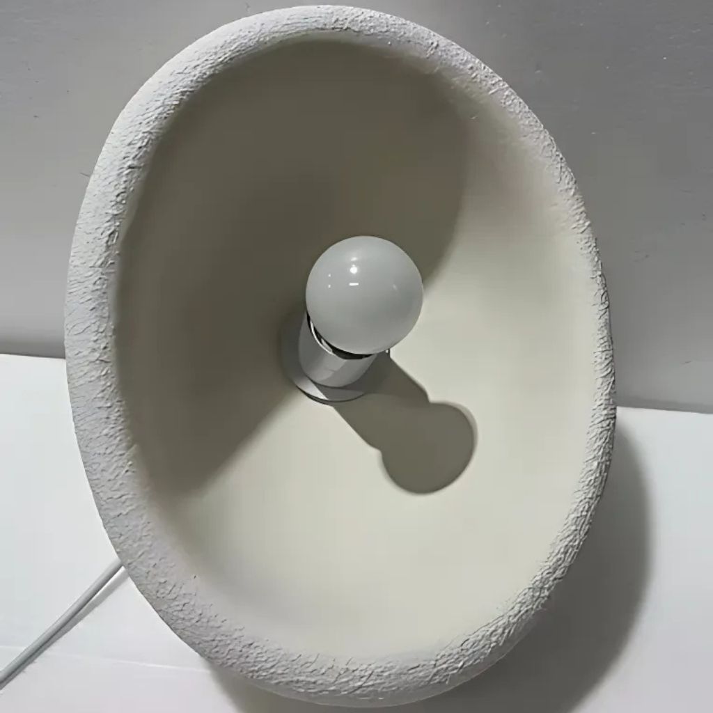 CALMLIGHT – Lampada da soffitto in resina minimalista per spazi sereni