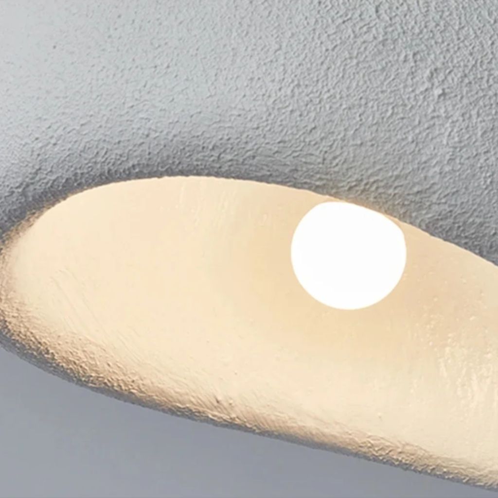 CALMLIGHT – Lampada da soffitto in resina minimalista per spazi sereni