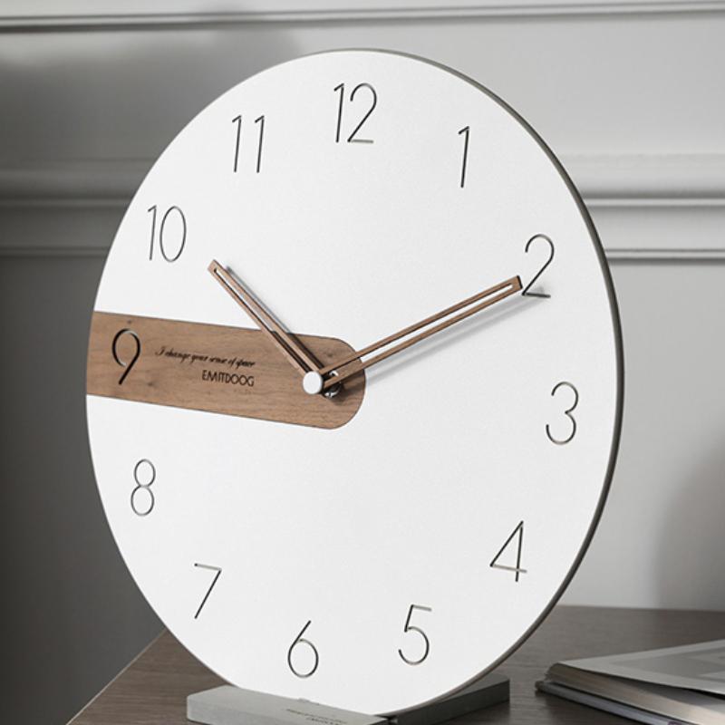 Orologio da Parete Scandinavo Classico con Accento in Legno