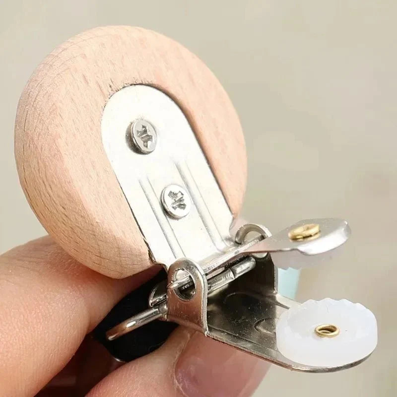 CLIPORA – Clip per Asciugamani in Metallo Portatile con Stoccaggio Multifunzionale Senza Trapano