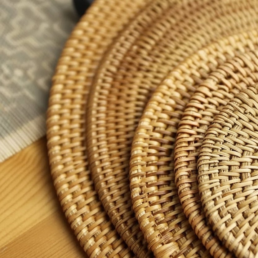 COASTORIA – Set di Sottobicchieri Eleganti in Rattan Intrecciato da 6 Pezzi con Design Antiscivolo