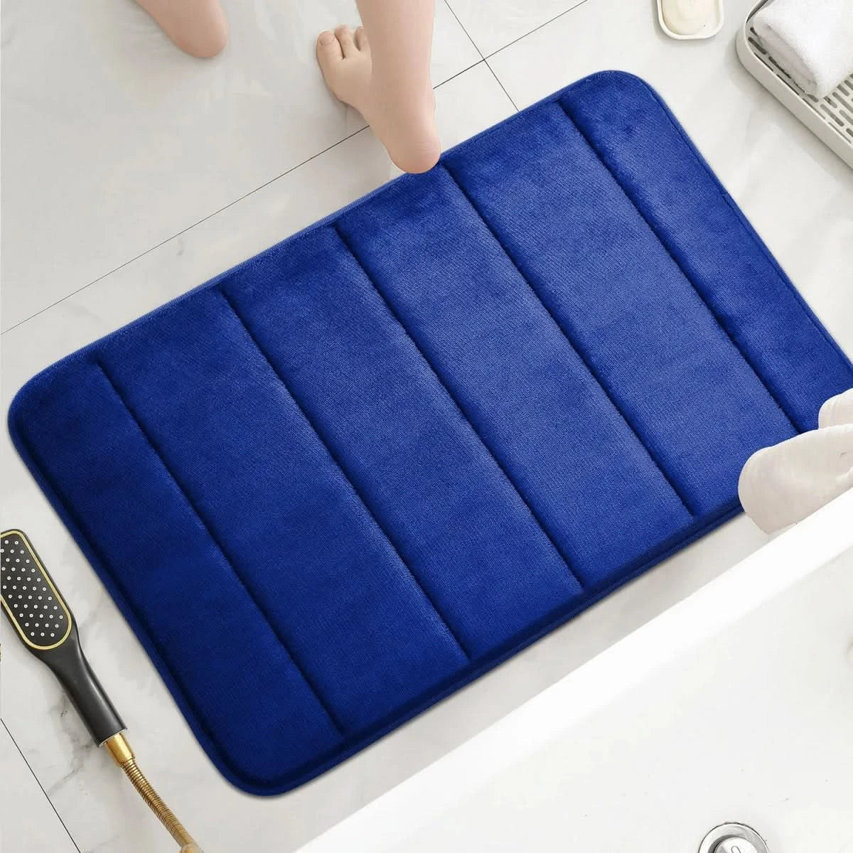 TAPPETO IN VELLUTO CORALLO – Tappeto da Bagno Morbido con Design Antiscivolo per Comfort e Sicurezza