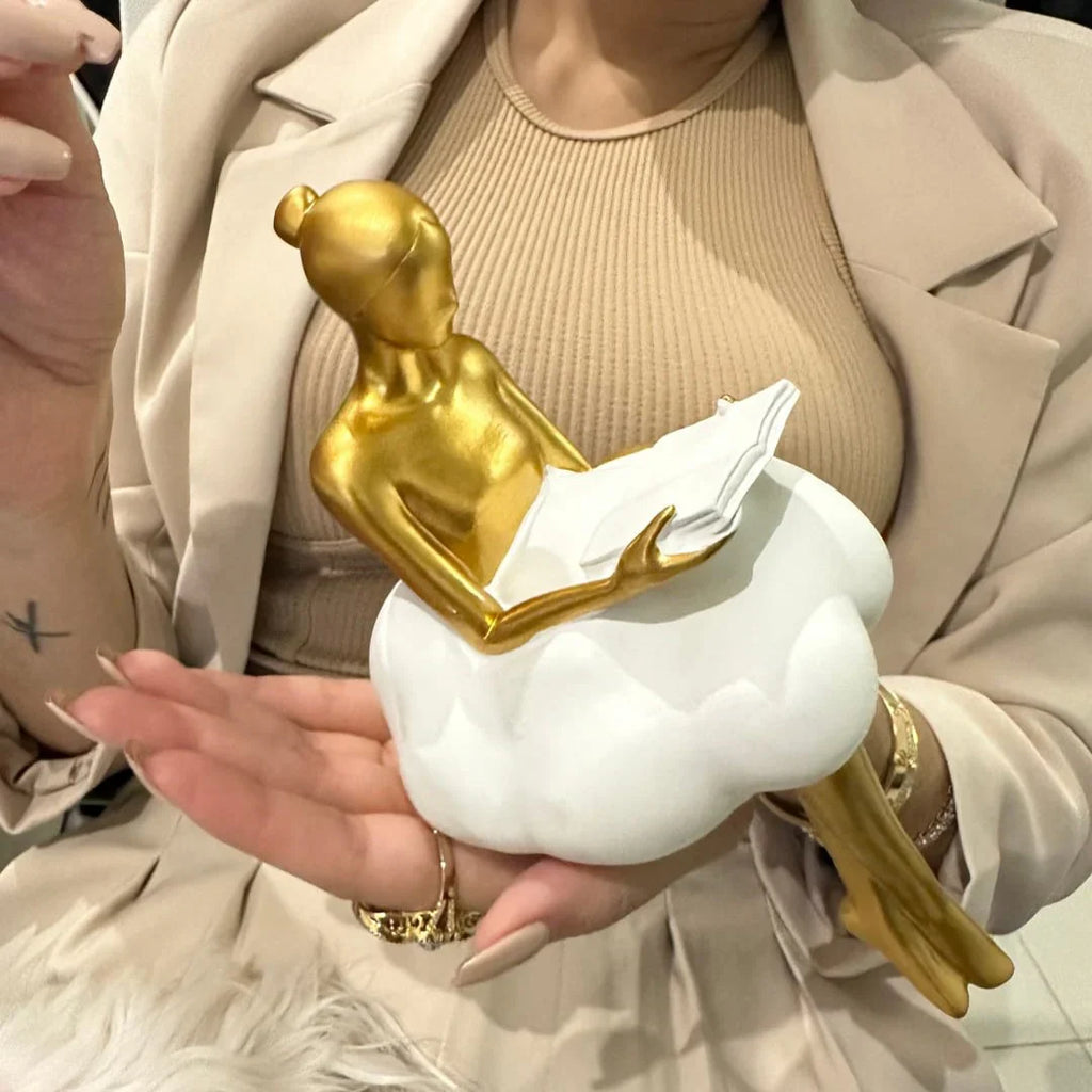 Scultura della Lettura su Nuvola - Oggetto d'Arte in Resina
