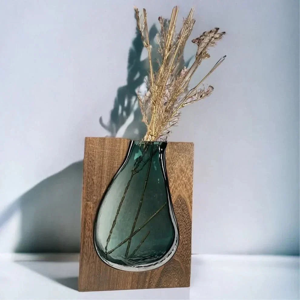 Vaso in Vetro Scandinavo con Accento in Legno per Interni Moderni